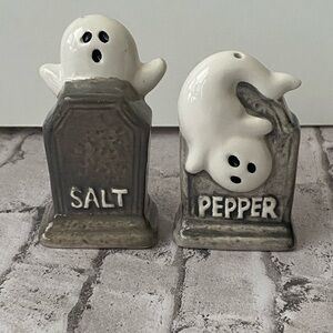 TRANSPAC HALLOWEEN SALT & PEPPER SHAKERS Graveyard GHOSTS WITH TRAY NEW